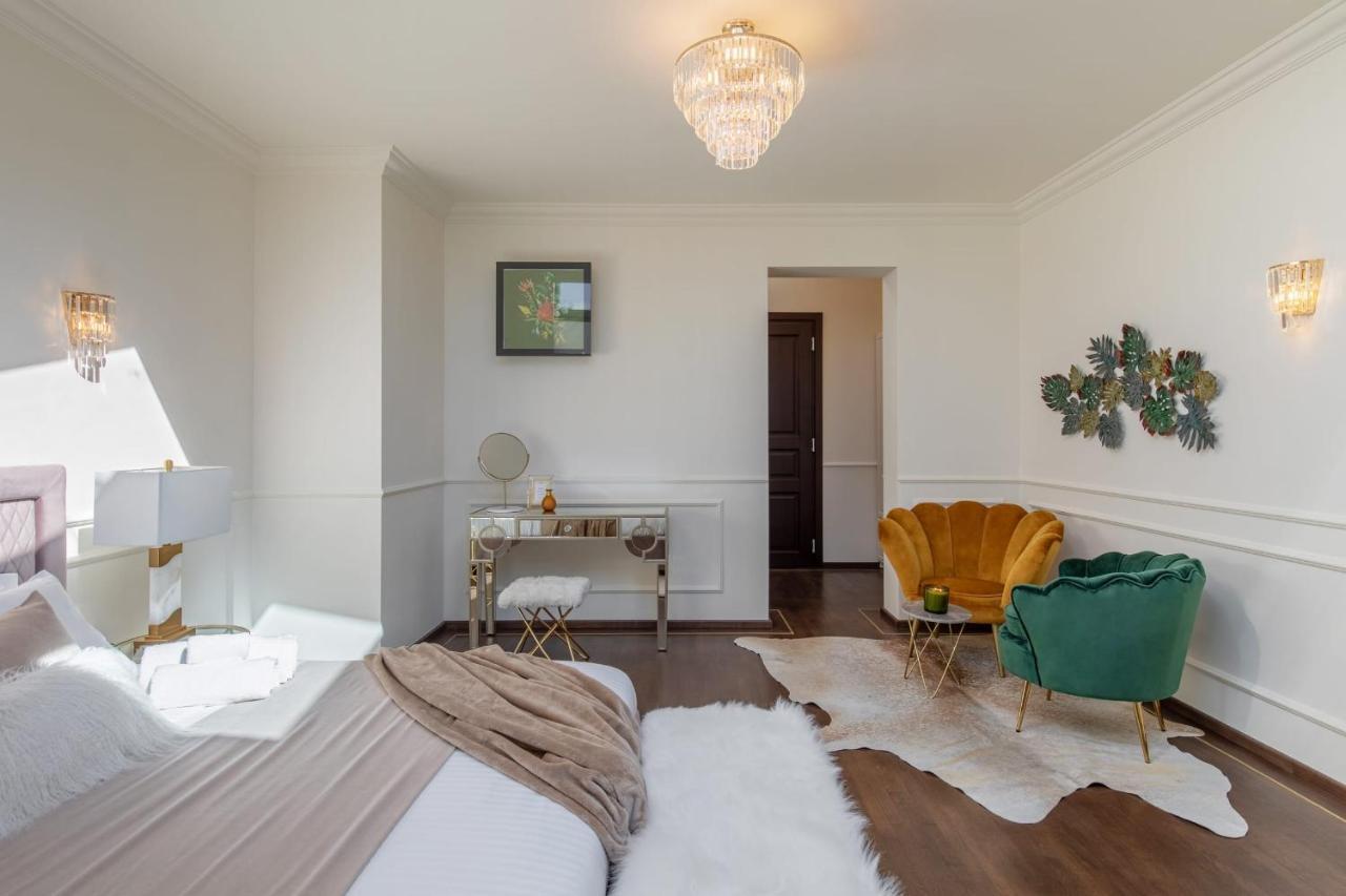 Holt Old Town Luxury Suites Bukarest Exterior foto