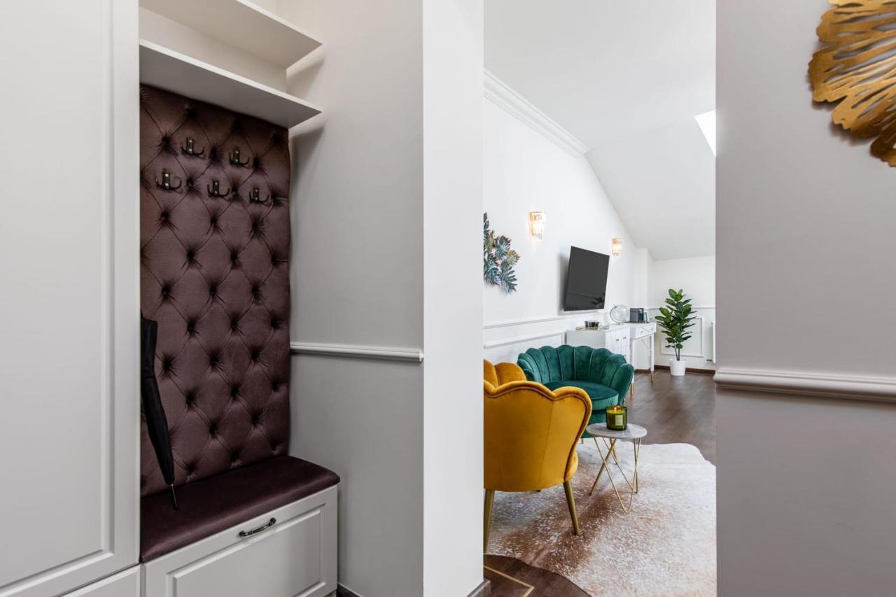 Holt Old Town Luxury Suites Bukarest Exterior foto