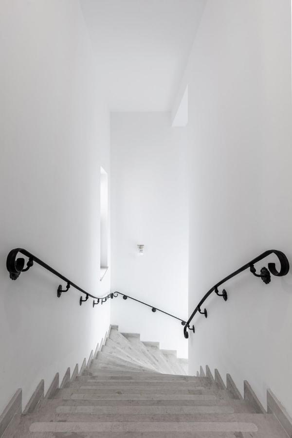 Holt Old Town Luxury Suites Bukarest Exterior foto